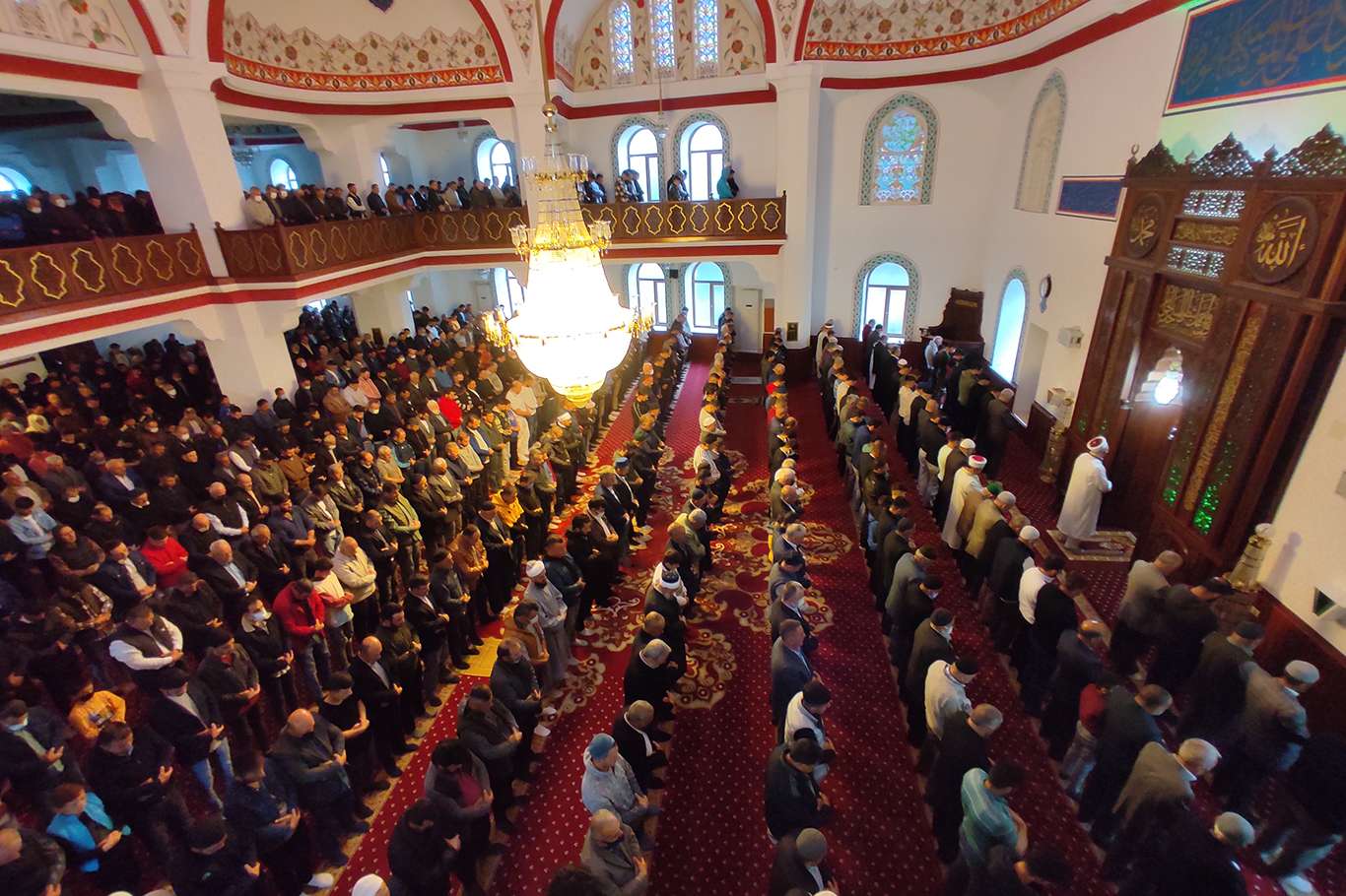Bursa'da Ramazan Bayramı namazı kılındı Bursa'da Ramazan Bayramı namazı kılındı